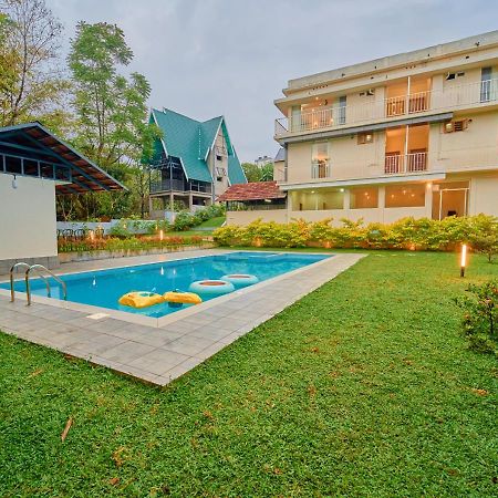 Glen Castle Vagamon Pool Resort By Voye Homes Buitenkant foto