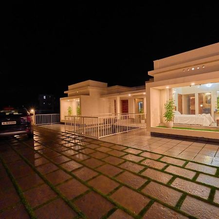 Glen Castle Vagamon Pool Resort By Voye Homes Buitenkant foto