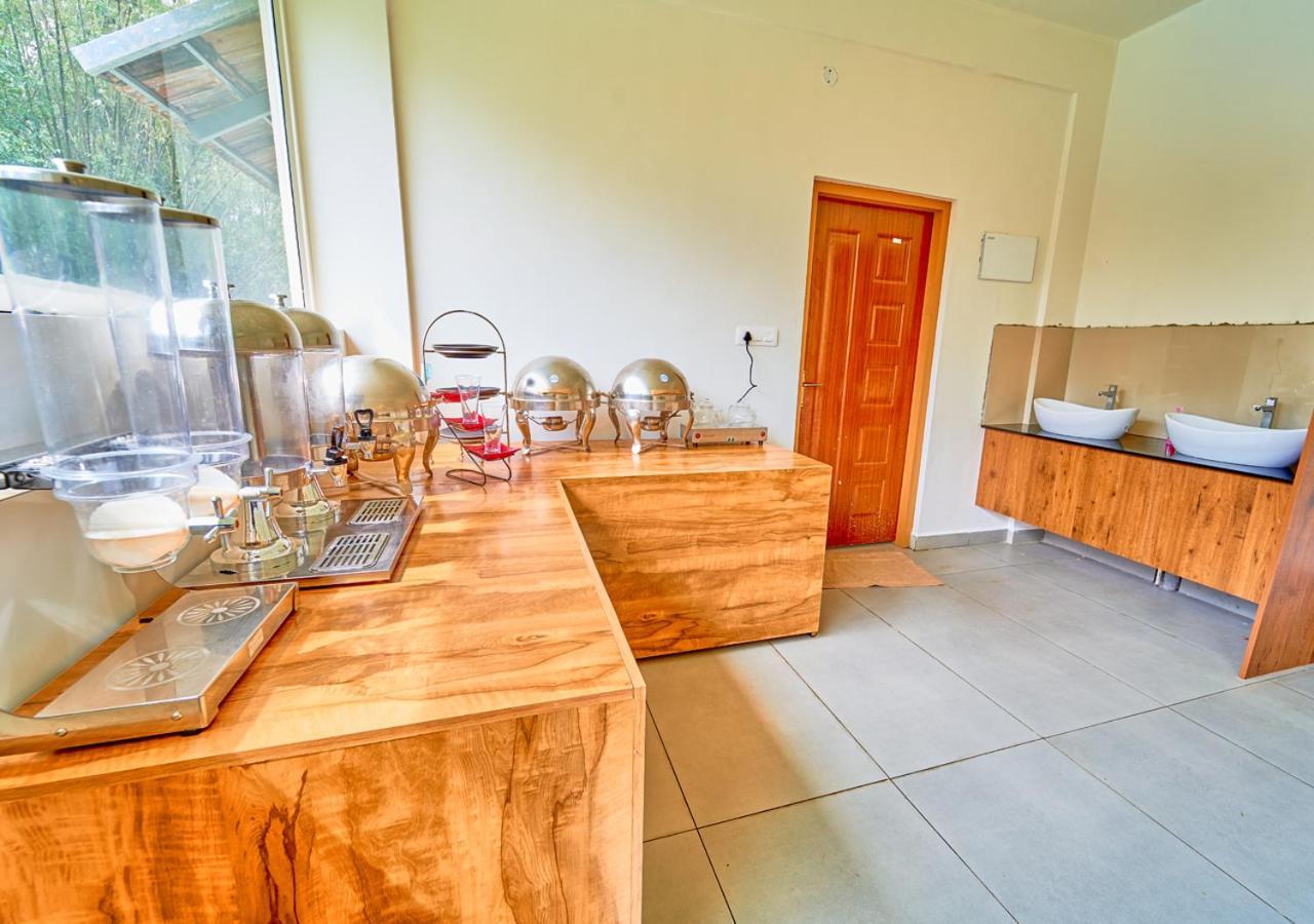 Glen Castle Vagamon Pool Resort By Voye Homes Buitenkant foto