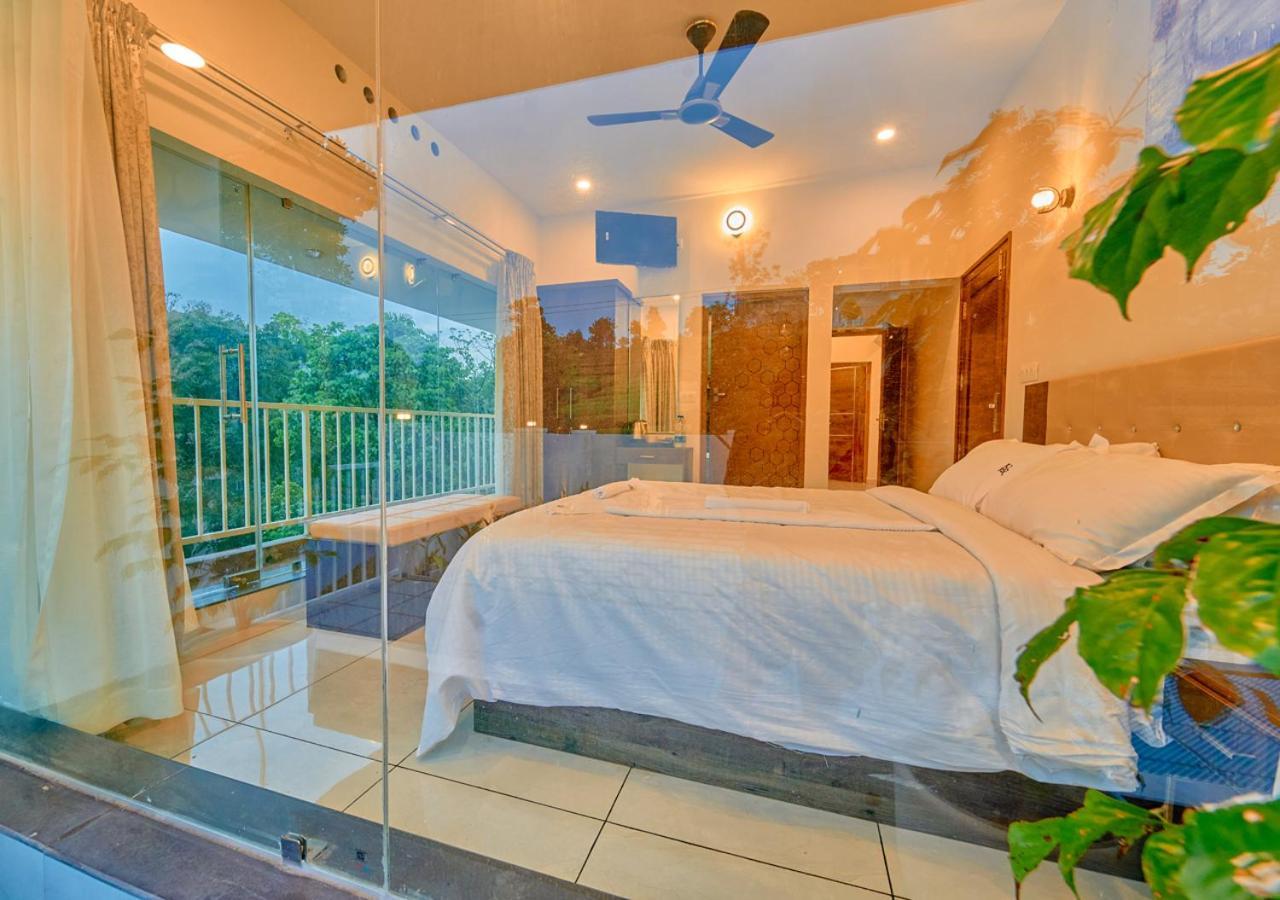 Glen Castle Vagamon Pool Resort By Voye Homes Buitenkant foto