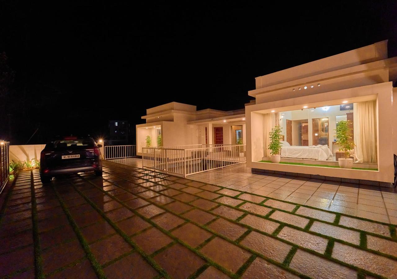 Glen Castle Vagamon Pool Resort By Voye Homes Buitenkant foto