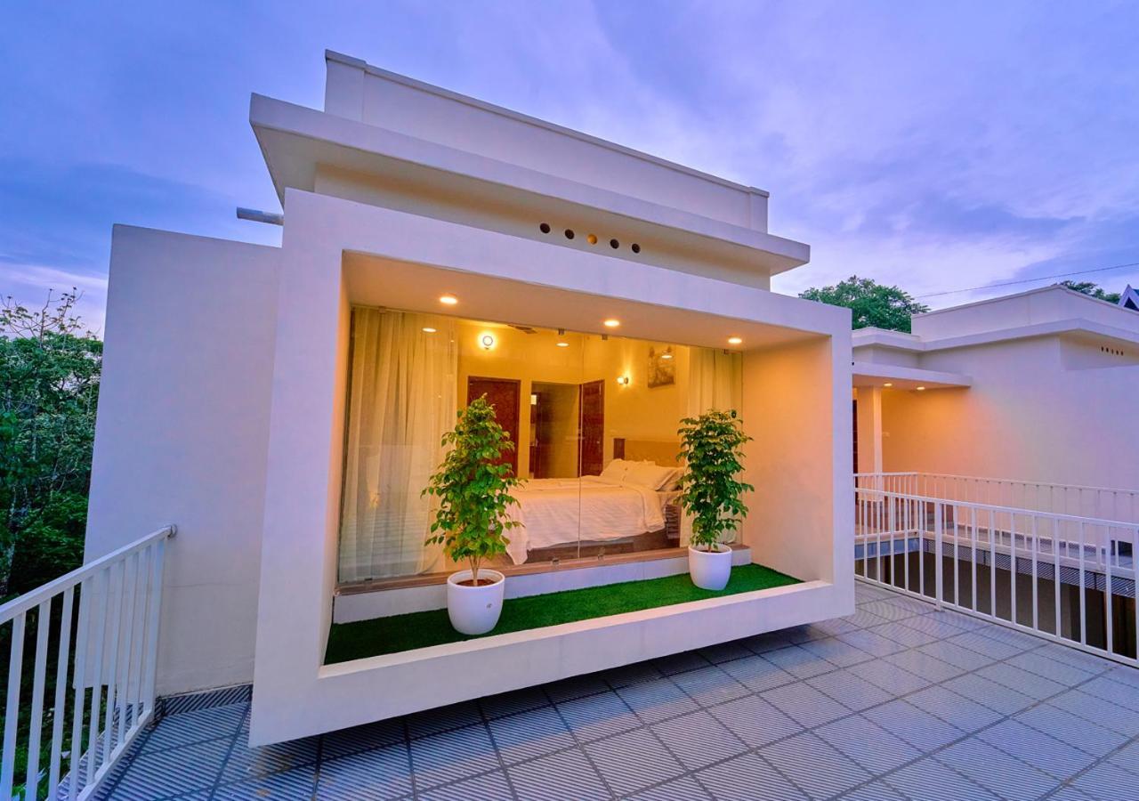 Glen Castle Vagamon Pool Resort By Voye Homes Buitenkant foto