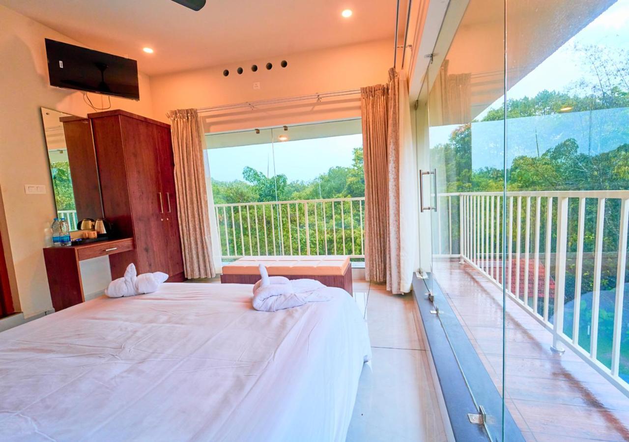 Glen Castle Vagamon Pool Resort By Voye Homes Buitenkant foto