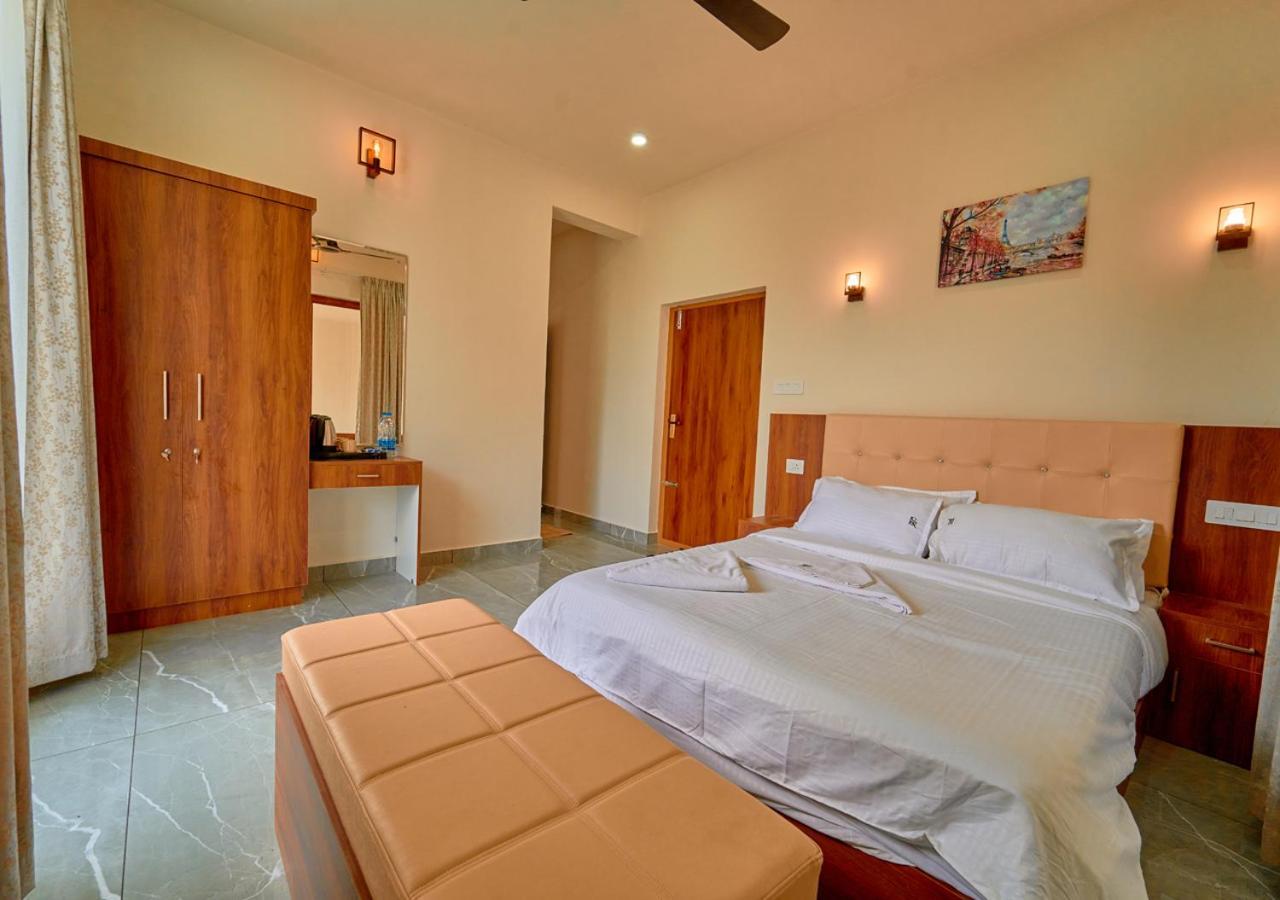 Glen Castle Vagamon Pool Resort By Voye Homes Buitenkant foto