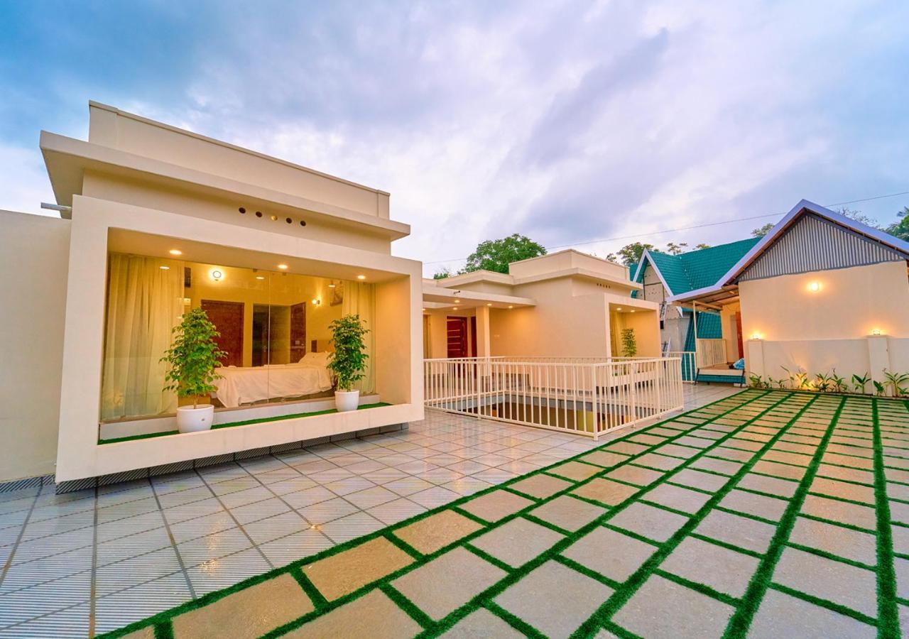 Glen Castle Vagamon Pool Resort By Voye Homes Buitenkant foto