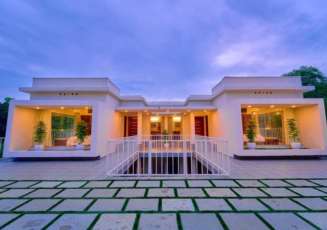 Glen Castle Vagamon Pool Resort By Voye Homes Buitenkant foto