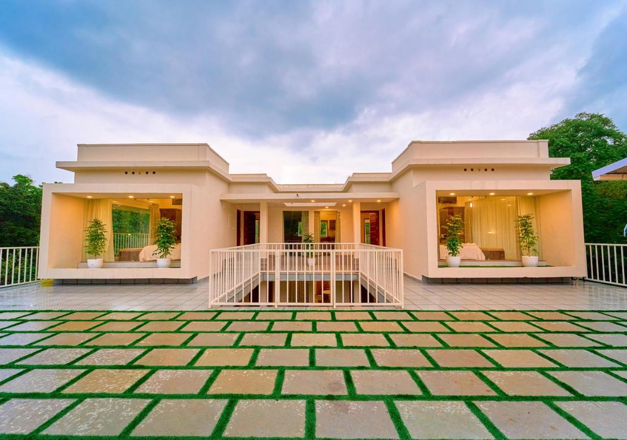 Glen Castle Vagamon Pool Resort By Voye Homes Buitenkant foto