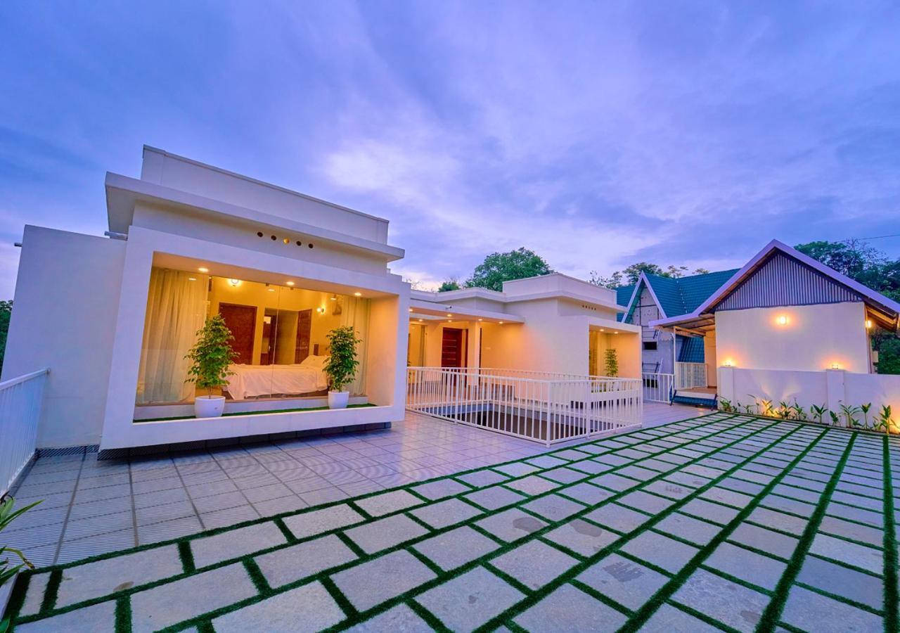 Glen Castle Vagamon Pool Resort By Voye Homes Buitenkant foto