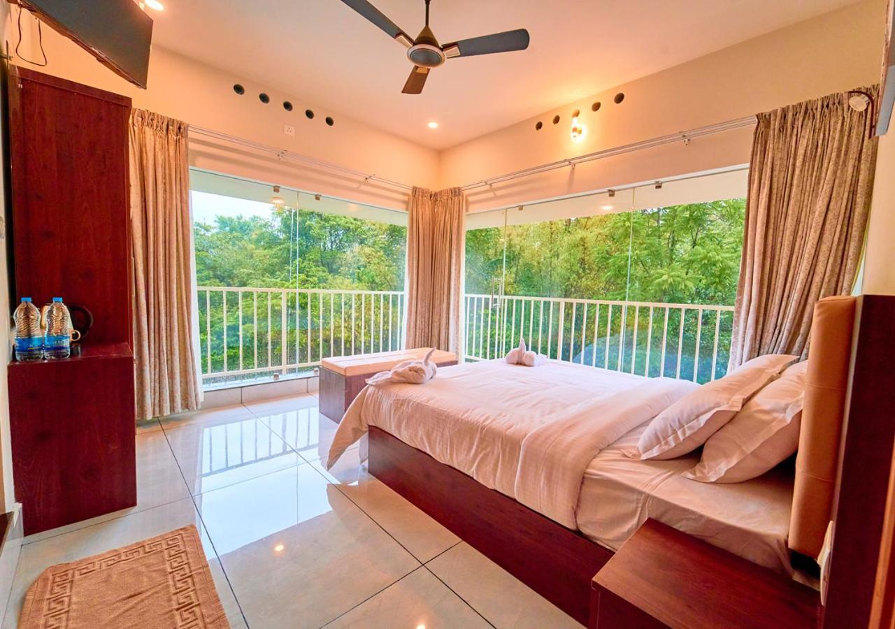 Glen Castle Vagamon Pool Resort By Voye Homes Buitenkant foto