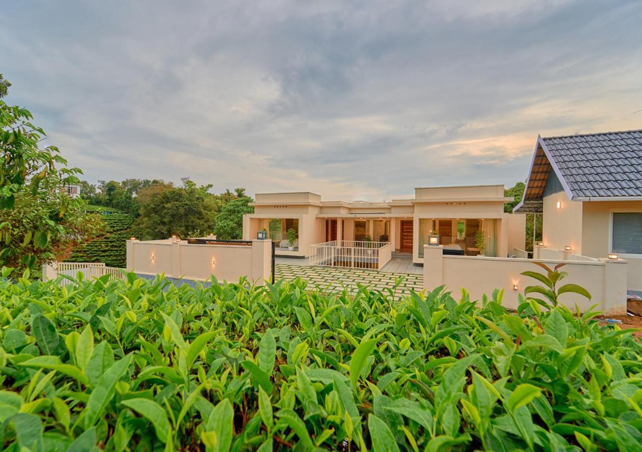 Glen Castle Vagamon Pool Resort By Voye Homes Buitenkant foto