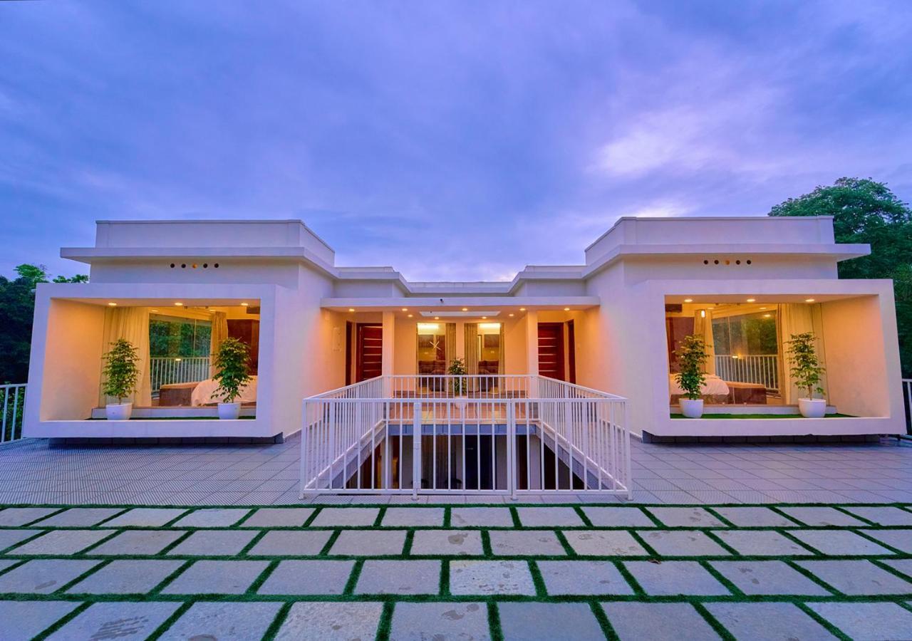 Glen Castle Vagamon Pool Resort By Voye Homes Buitenkant foto
