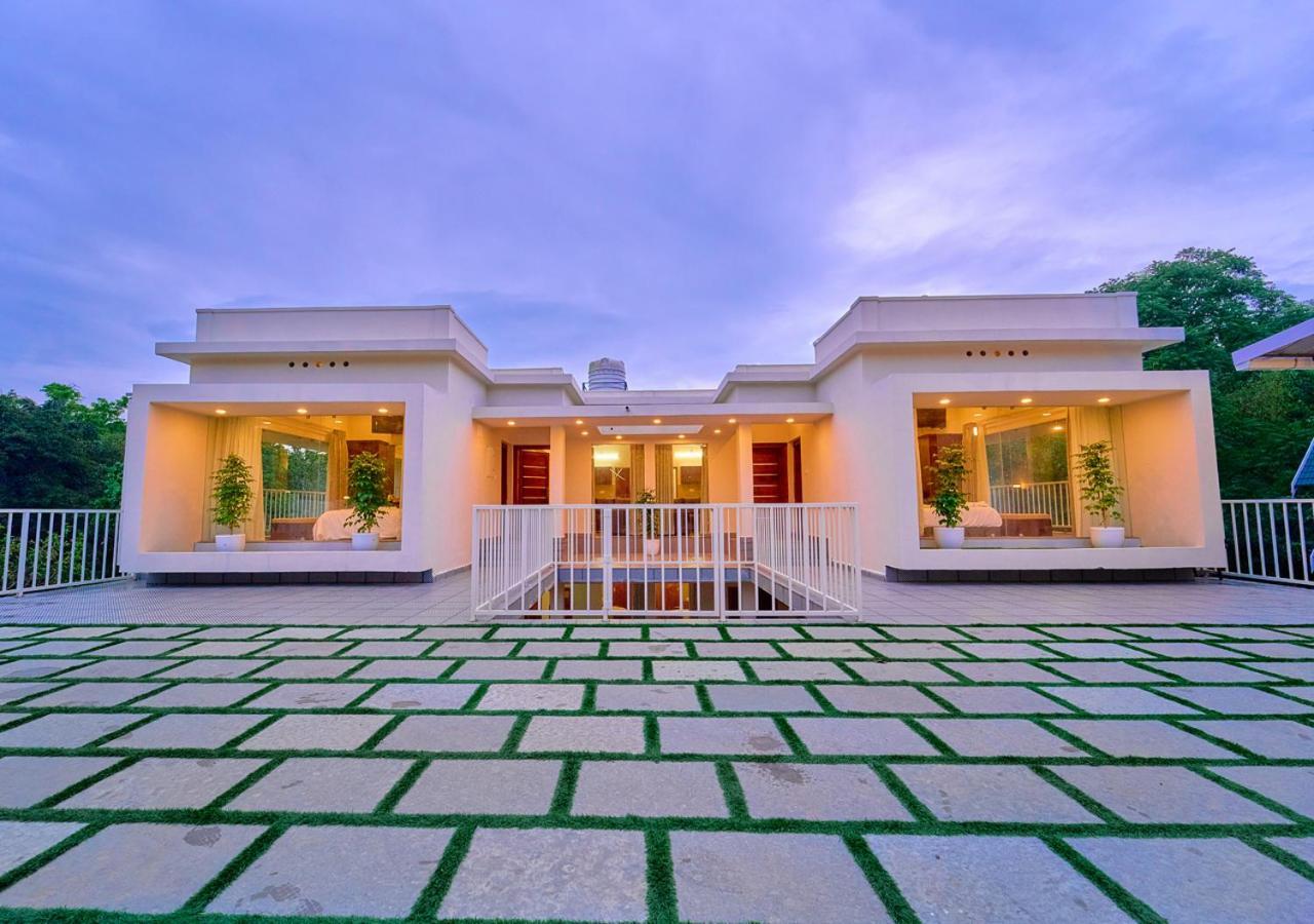 Glen Castle Vagamon Pool Resort By Voye Homes Buitenkant foto