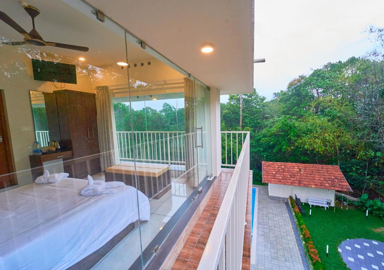 Glen Castle Vagamon Pool Resort By Voye Homes Buitenkant foto