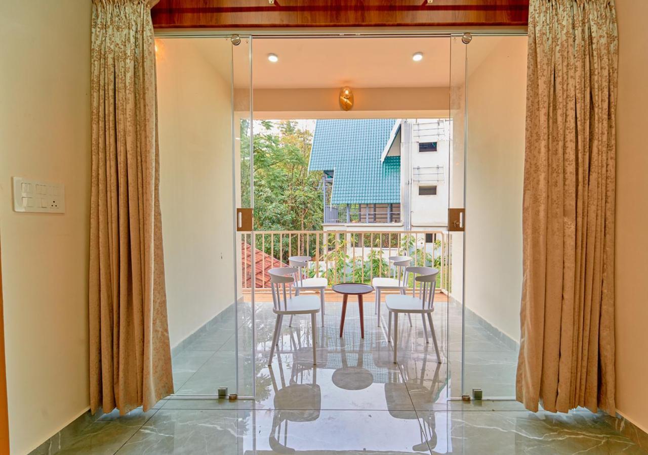Glen Castle Vagamon Pool Resort By Voye Homes Buitenkant foto