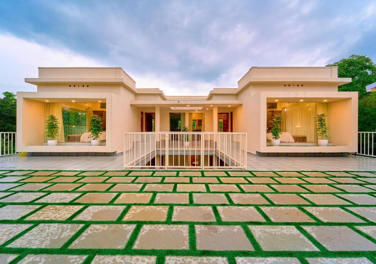 Glen Castle Vagamon Pool Resort By Voye Homes Buitenkant foto