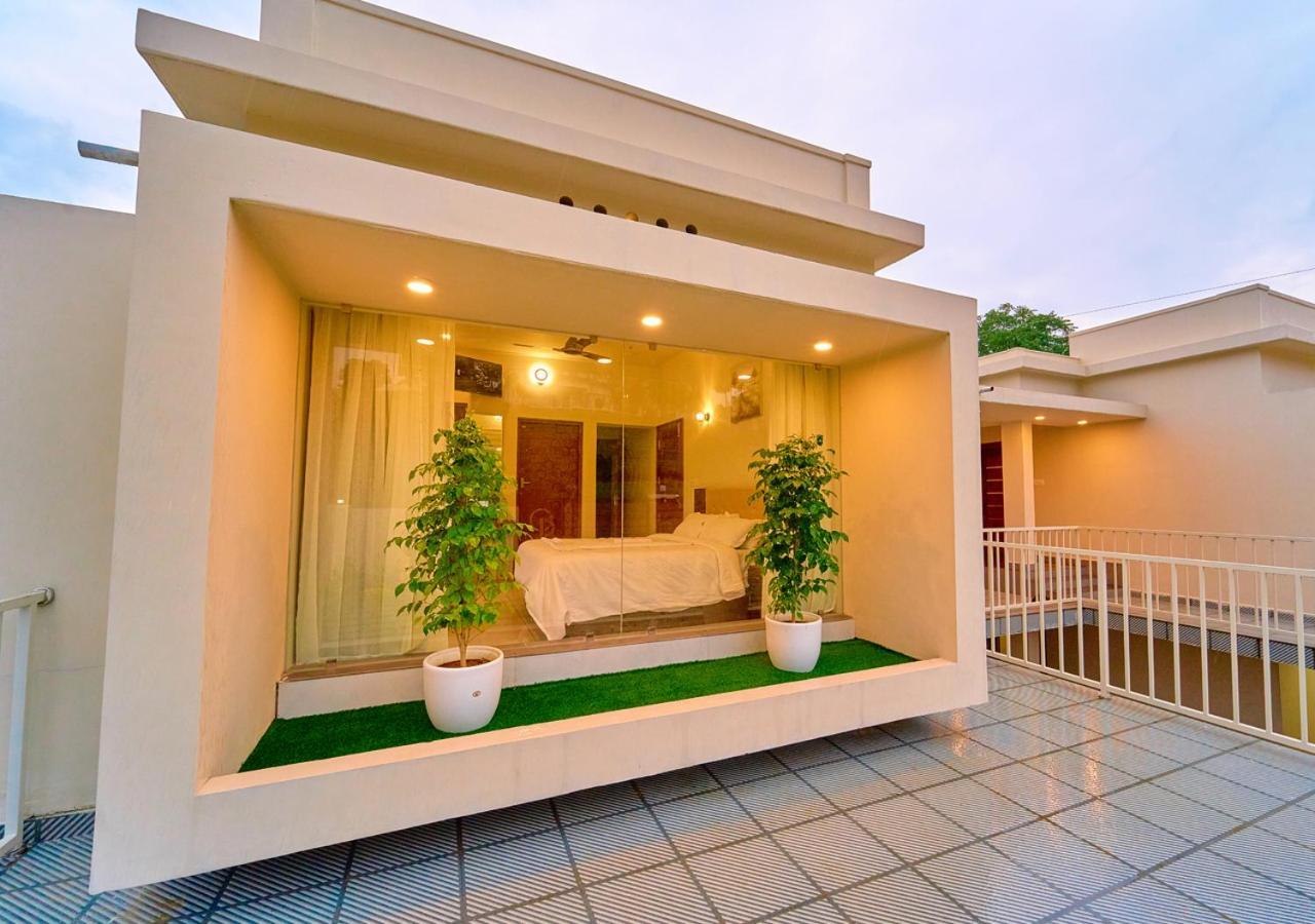 Glen Castle Vagamon Pool Resort By Voye Homes Buitenkant foto